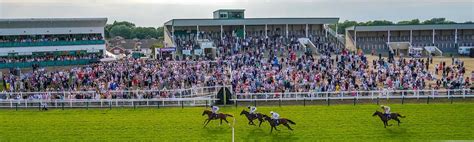 great yarmouth races today.